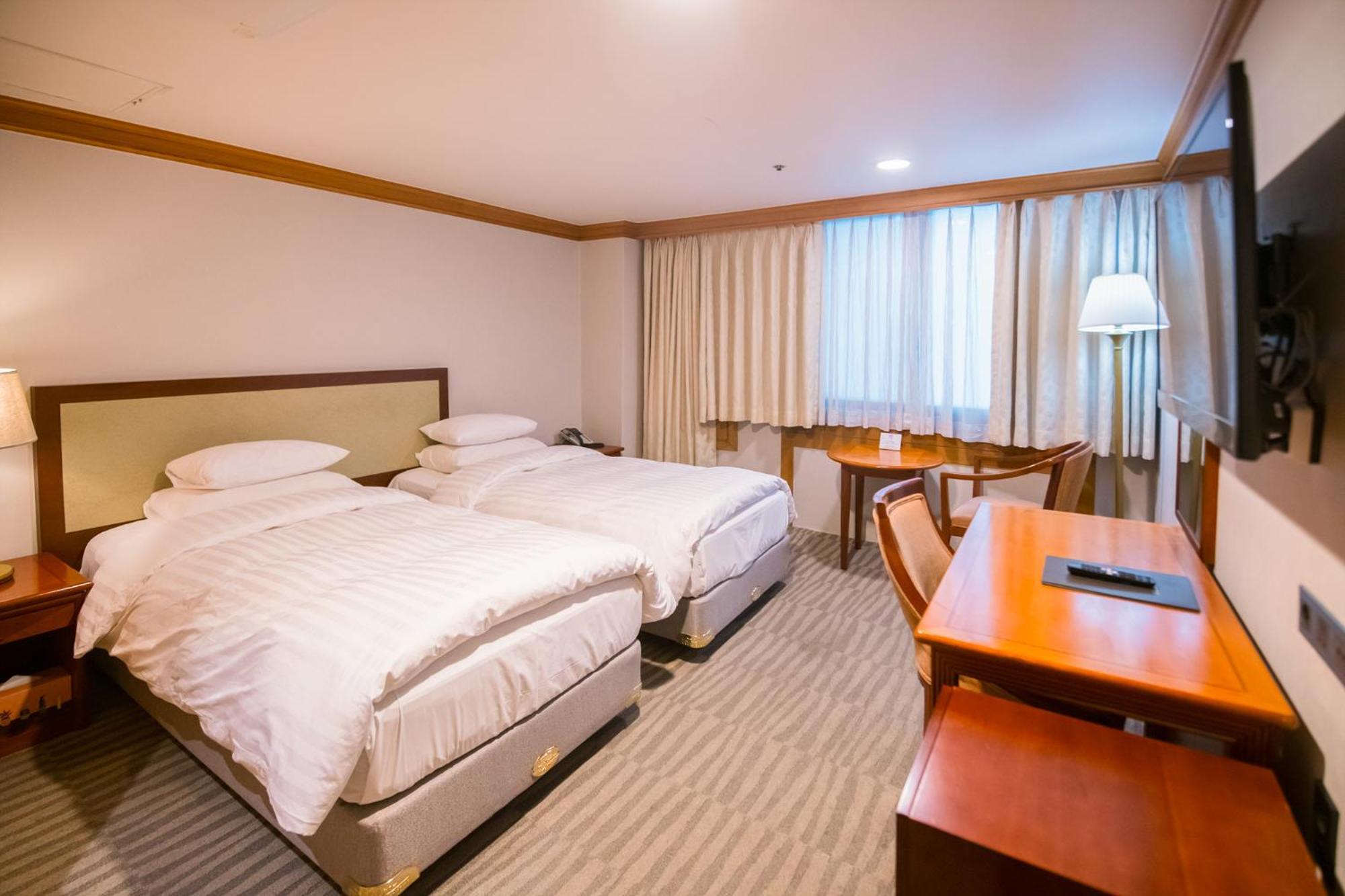 Hotel International Changwon Exteriör bild