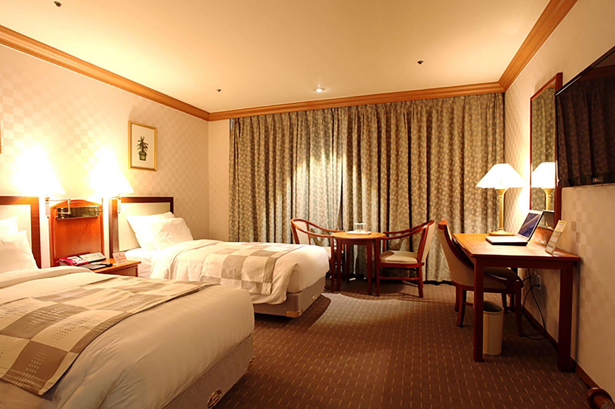 Hotel International Changwon Exteriör bild