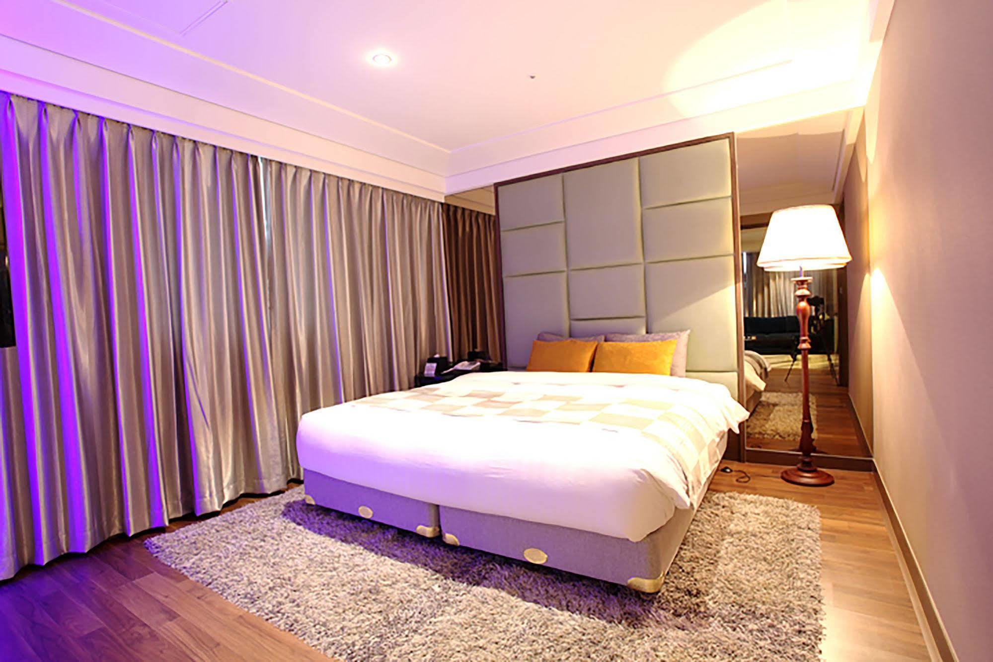 Hotel International Changwon Exteriör bild