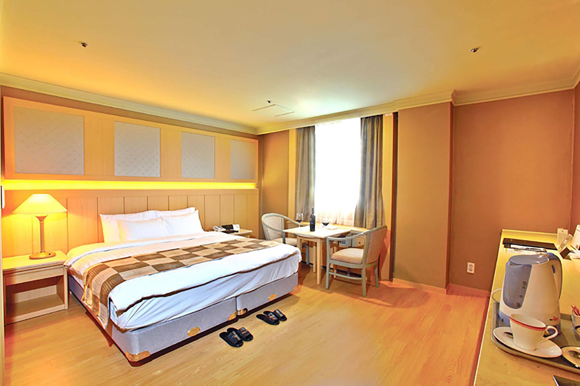 Hotel International Changwon Exteriör bild