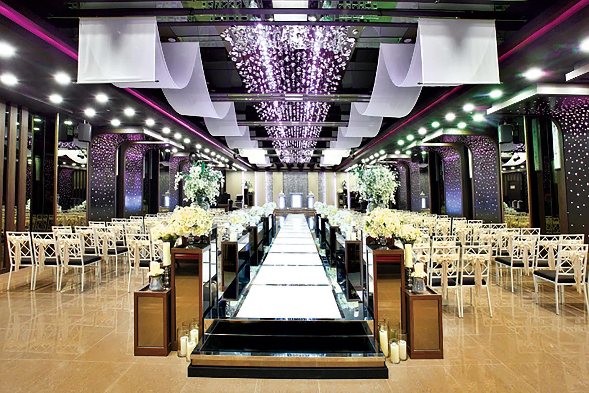 Hotel International Changwon Exteriör bild